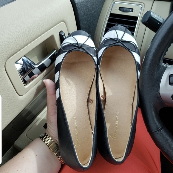 Like new flats. Worn once. - Picture 1 of 2